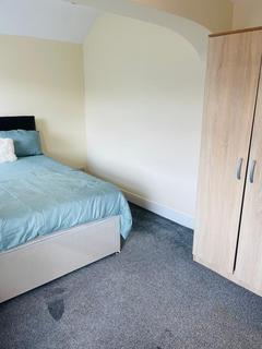 1 bedroom in a house share to rent, Springwell Road, Hounslow TW5