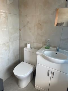 1 bedroom in a house share to rent, Springwell Road, Hounslow TW5