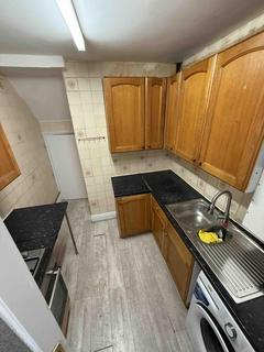 2 bedroom terraced house to rent, UB6 7EH