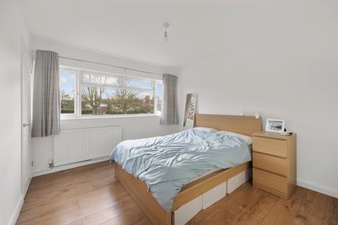 undefined, Farnham Gardens, Raynes Park SW20