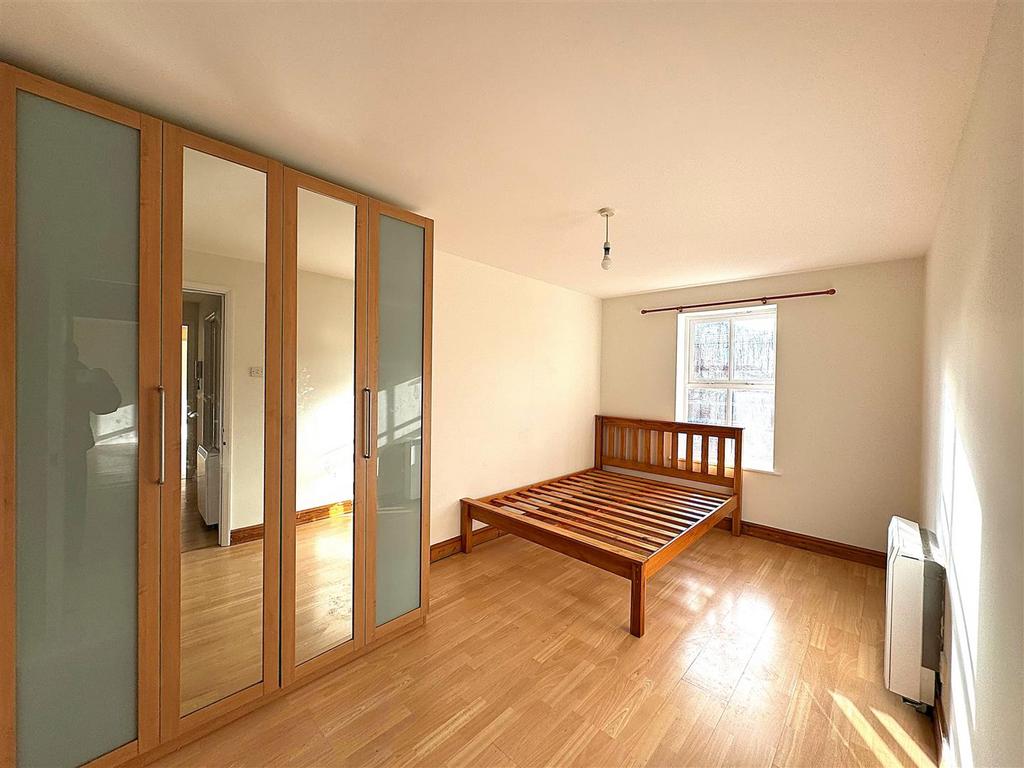 Bedroom 1.jpg