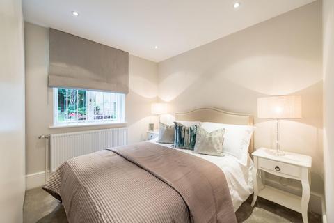 2 bedroom flat to rent, Netherhall Gardens, Hampstead, London, NW3