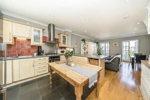 undefined, National Terrace, London SE16