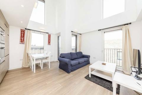 3 bedroom flat to rent, Whiting Way, London SE16