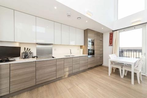 3 bedroom flat to rent, Whiting Way, London SE16
