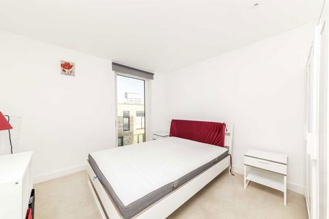 3 bedroom flat to rent, Whiting Way, London SE16