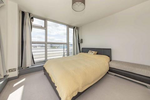 2 bedroom flat to rent, Sweden Gate, London SE16