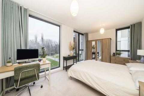 3 bedroom flat to rent, Quebec Way, London SE16