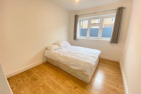 undefined, Uxbridge Road, HANWELL