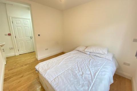 undefined, Uxbridge Road, HANWELL