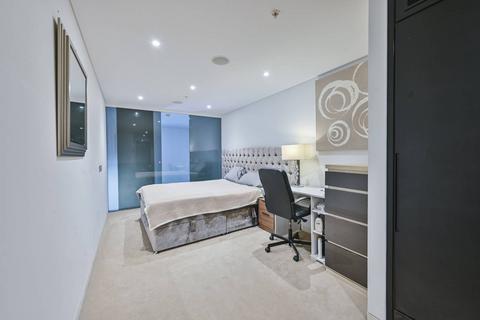 3 bedroom flat to rent, Marconi House, The Strand, London, WC2R