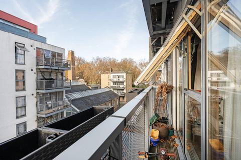 undefined, Lea Bridge Road, Lower Clapton, London, E5