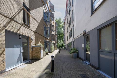 undefined, Lea Bridge Road, Lower Clapton, London, E5