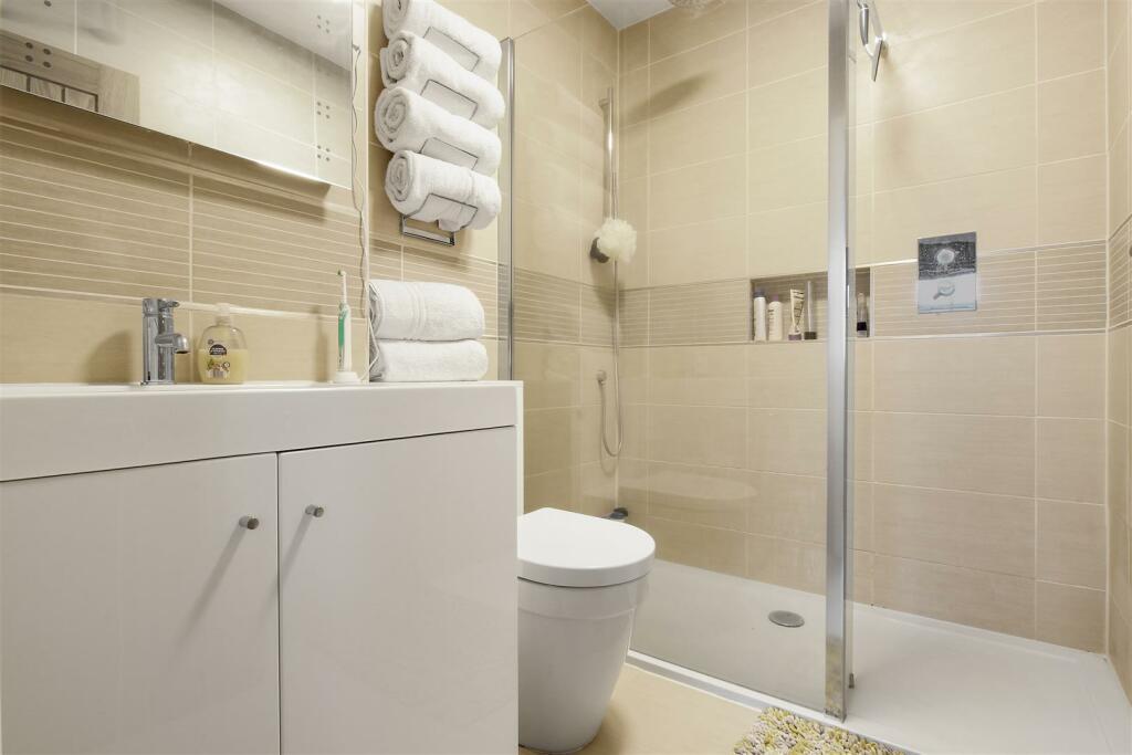 Ensuite.jpeg