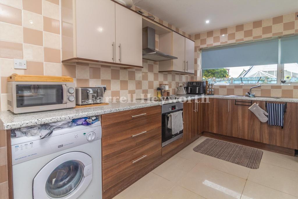 Kitchen image 3