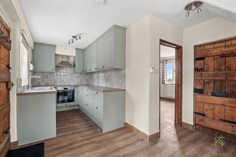 2 bedroom semi-detached house to rent, Main Street, Evesham WR11