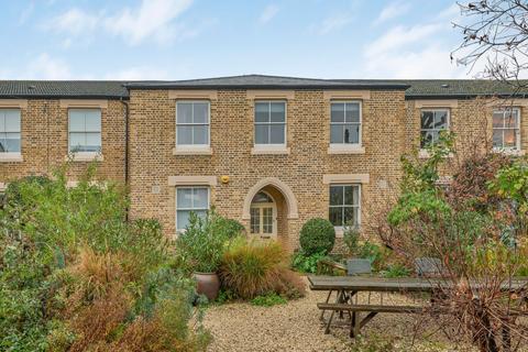 Herschell Mews, London, SE5