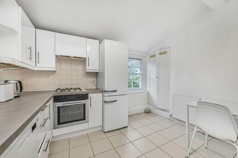 3 bedroom flat to rent, Herschell Mews, London, SE5