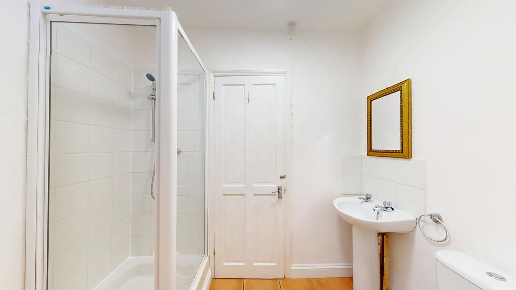En-Suite - Angle 1
