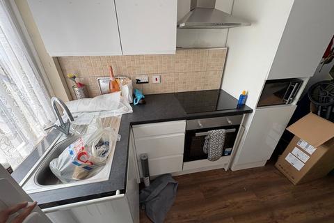 1 bedroom semi-detached house to rent, Lady Margaret Road, Southall