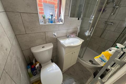 1 bedroom semi-detached house to rent, Lady Margaret Road, Southall