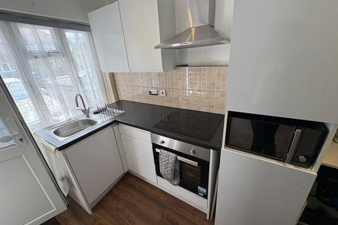 1 bedroom semi-detached house to rent, Lady Margaret Road, Southall