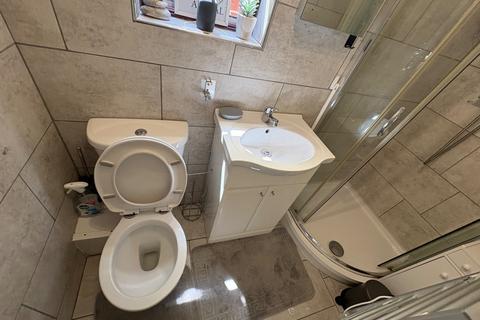 1 bedroom semi-detached house to rent, Lady Margaret Road, Southall