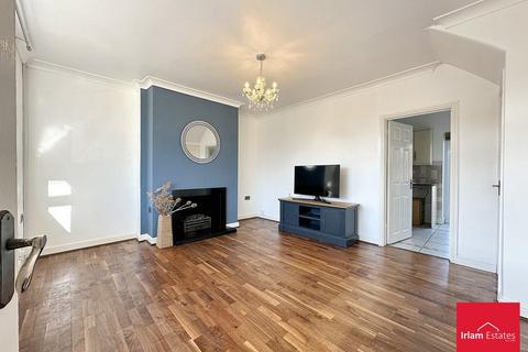 2 bedroom semi-detached house to rent, Fiddlers Lane, Irlam