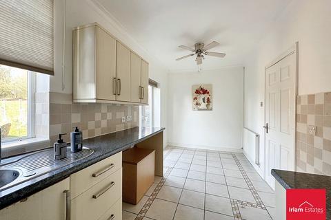 2 bedroom semi-detached house to rent, Fiddlers Lane, Irlam