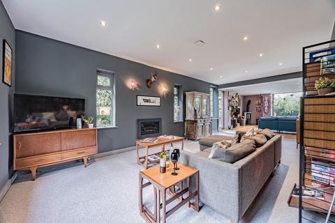 5 bedroom detached house to rent, Ladythorn Crescent, Bramhall, Stockport