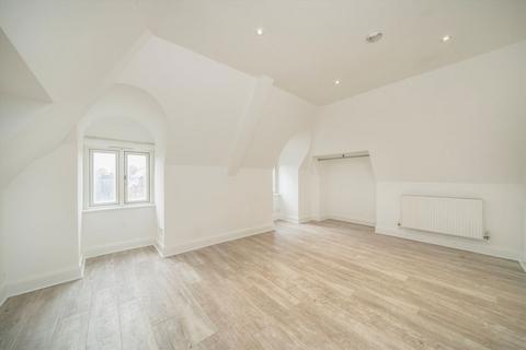 3 bedroom flat to rent, Craven Park Road, London NW10