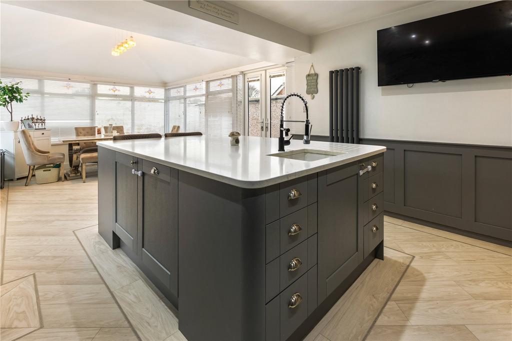 Kitchen/Sun Room