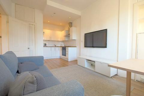 1 bedroom flat to rent, St Peter's Place, Polwarth, Edinburgh, EH3