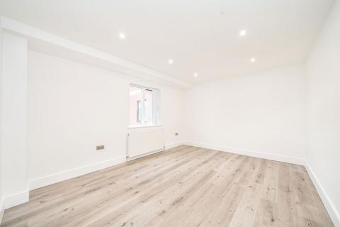 undefined, Swan Street, Isleworth TW7