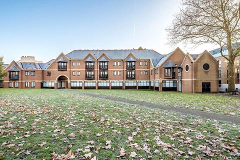 undefined, Swan Street, Isleworth TW7
