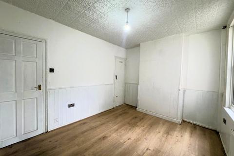 4 bedroom terraced house to rent, Luton Road, Chatham, ME4