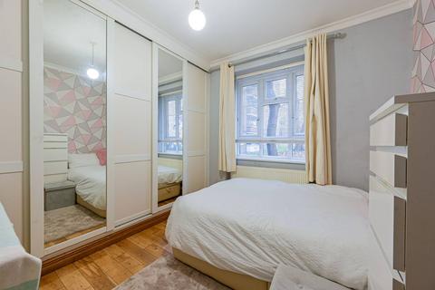 3 bedroom flat for sale, Ellenborough House, White City Estate, Shepherd's Bush, London, W12