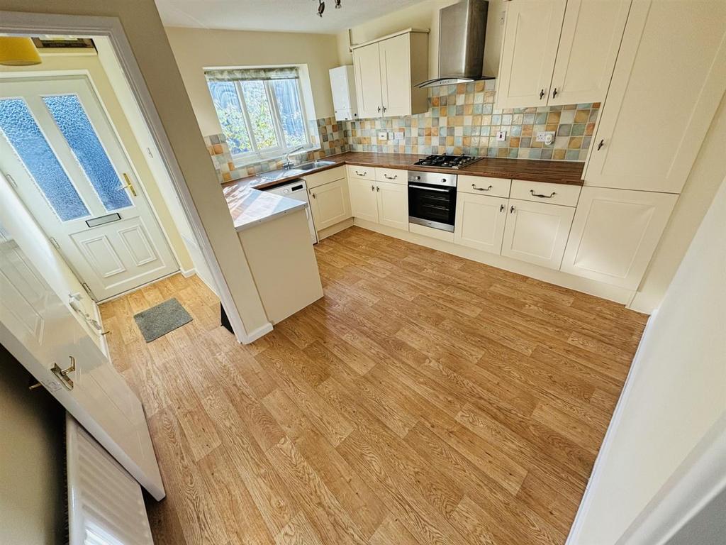 Kitchen...jpg