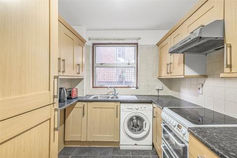 2 bedroom flat to rent, St. Mary Le Park Court, Parkgate Road, London, SW11