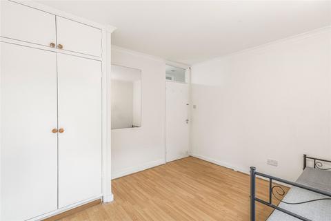2 bedroom flat to rent, St. Mary Le Park Court, Parkgate Road, London, SW11