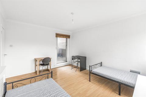 2 bedroom flat to rent, St. Mary Le Park Court, Parkgate Road, London, SW11