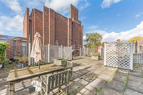 2 bedroom flat to rent, St. Mary Le Park Court, Parkgate Road, London, SW11