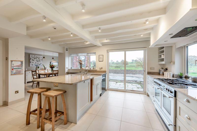 Kitchen/Dining Area
