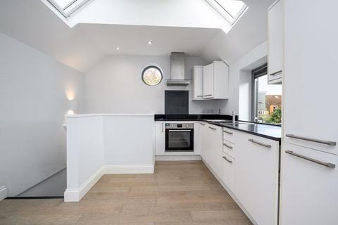 undefined, Queens Road, Weybridge