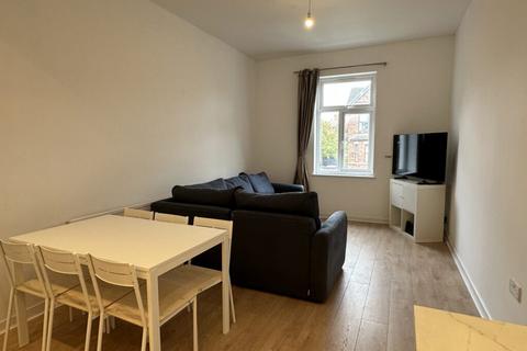 6 bedroom terraced house to rent, 72 Richmond Grove, Victoria Park M13