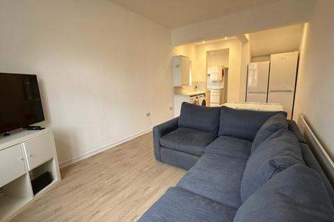 6 bedroom terraced house to rent, 72 Richmond Grove, Victoria Park M13