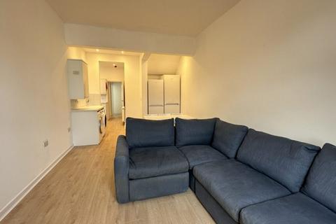 6 bedroom terraced house to rent, 72 Richmond Grove, Victoria Park M13