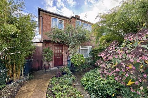 Clapton Approach, Wooburn Green HP10
