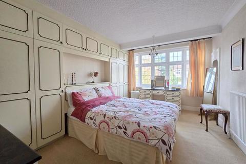 3 bedroom semi-detached house for sale, Furham Feild, Pinner