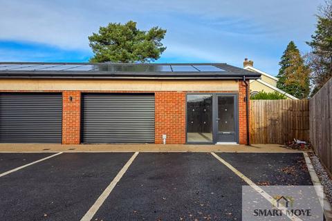 Warehouse to rent - Blackgate Lane Retail Park, Dunscar Way, Preston PR4